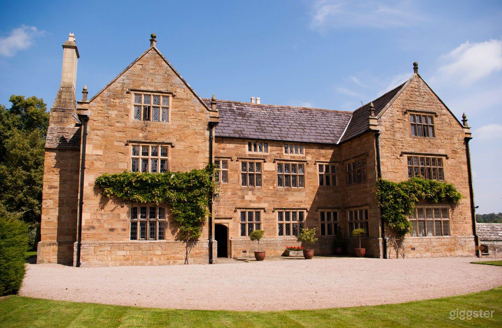 Grade 1 Listed Beautiful Jacobean Manor  Photo 3
