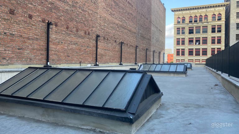  New York City-Style Rooftop in the Heart of DTLA 