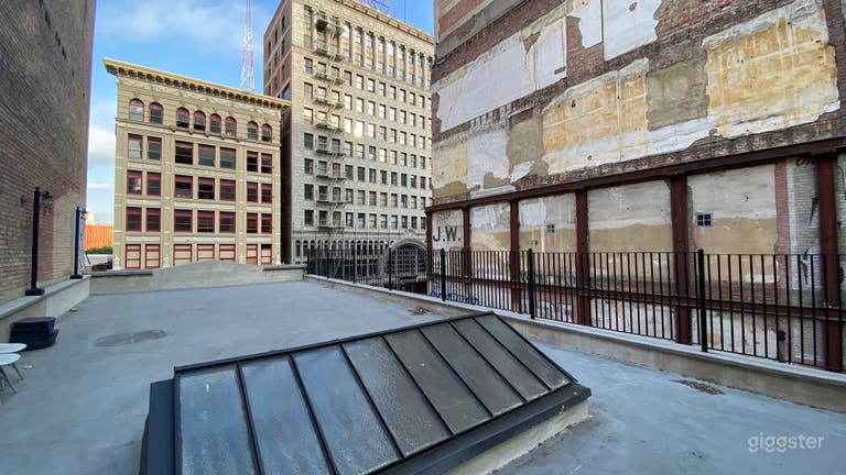  New York City-Style Rooftop in the Heart of DTLA 