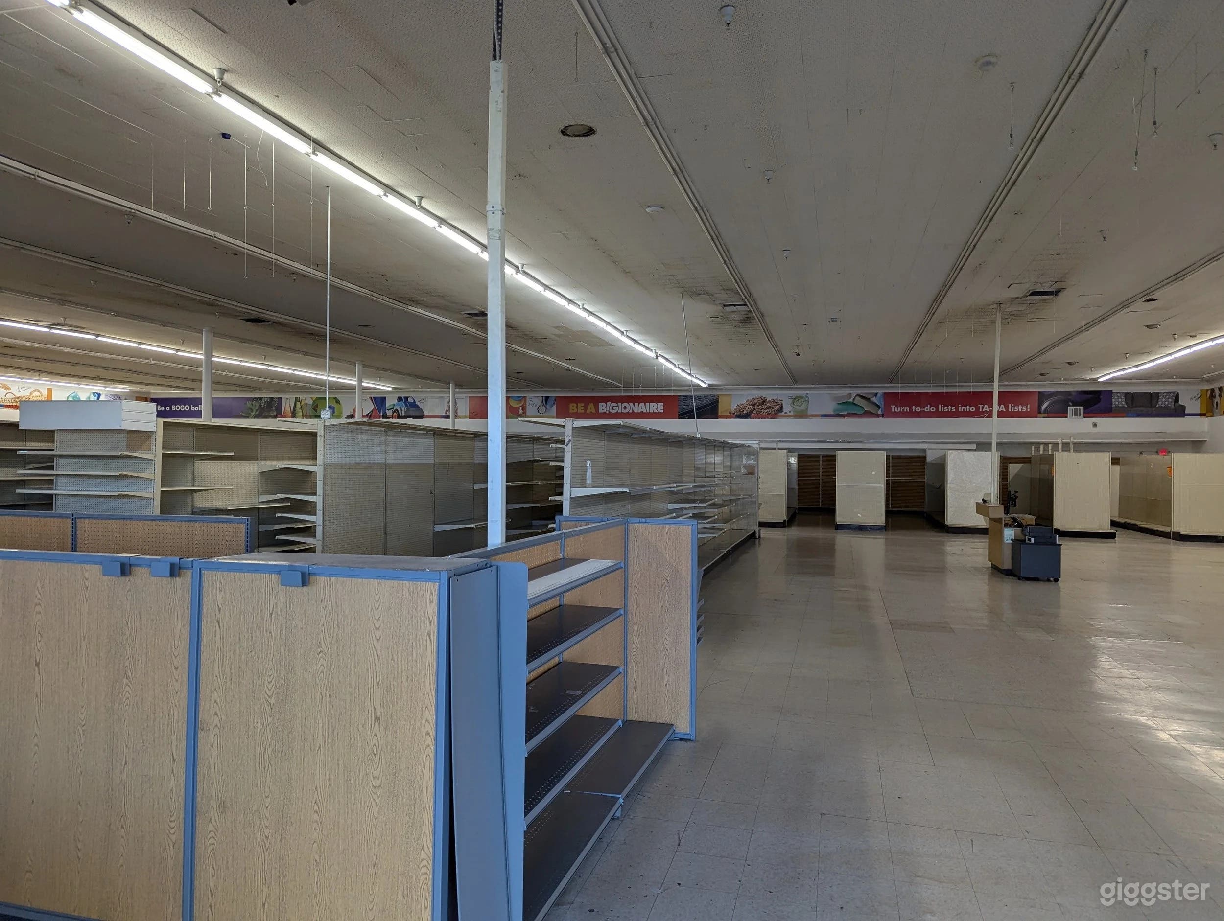 Vacant Big Box Retailer Photo 4