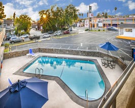  Motel - Hotel in Long Beach, CA 