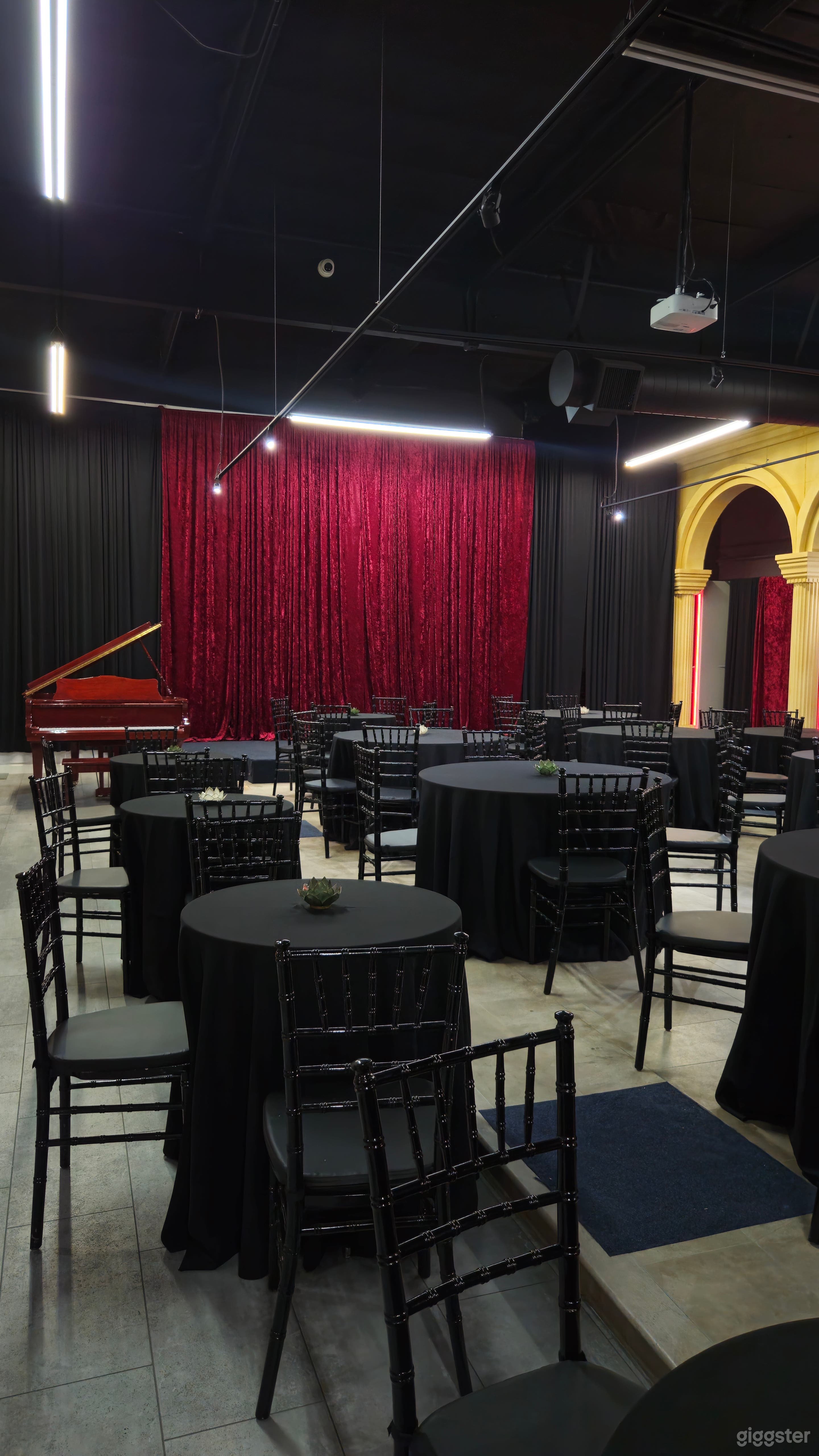 Versatile Roman-Inspired Event Space Photo 2