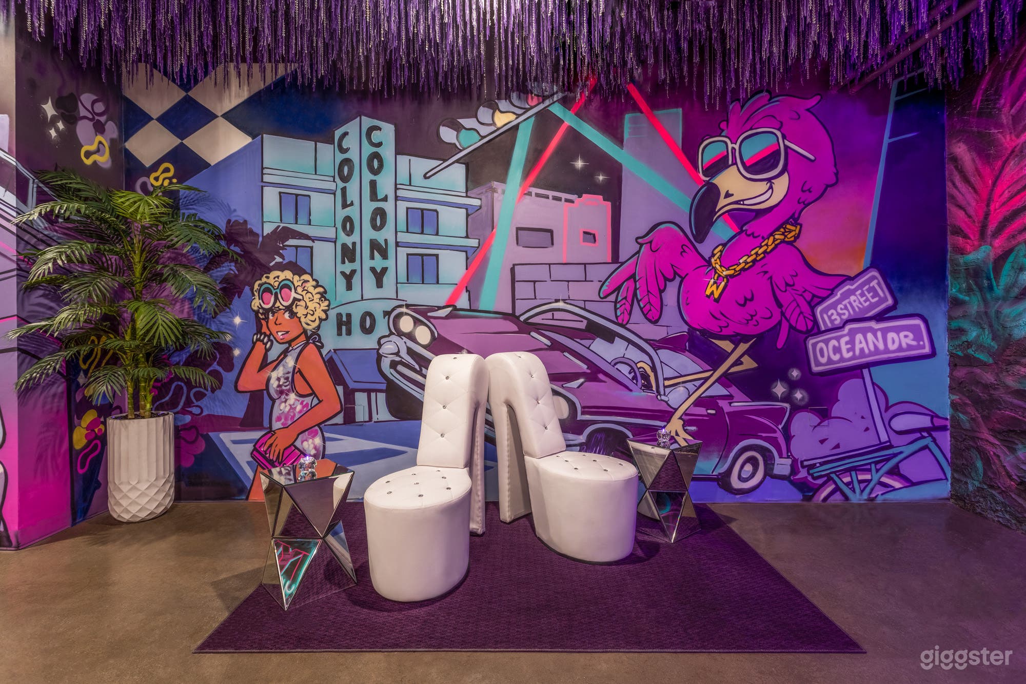 Retro Glam Inspired Private Lounge Photo 3