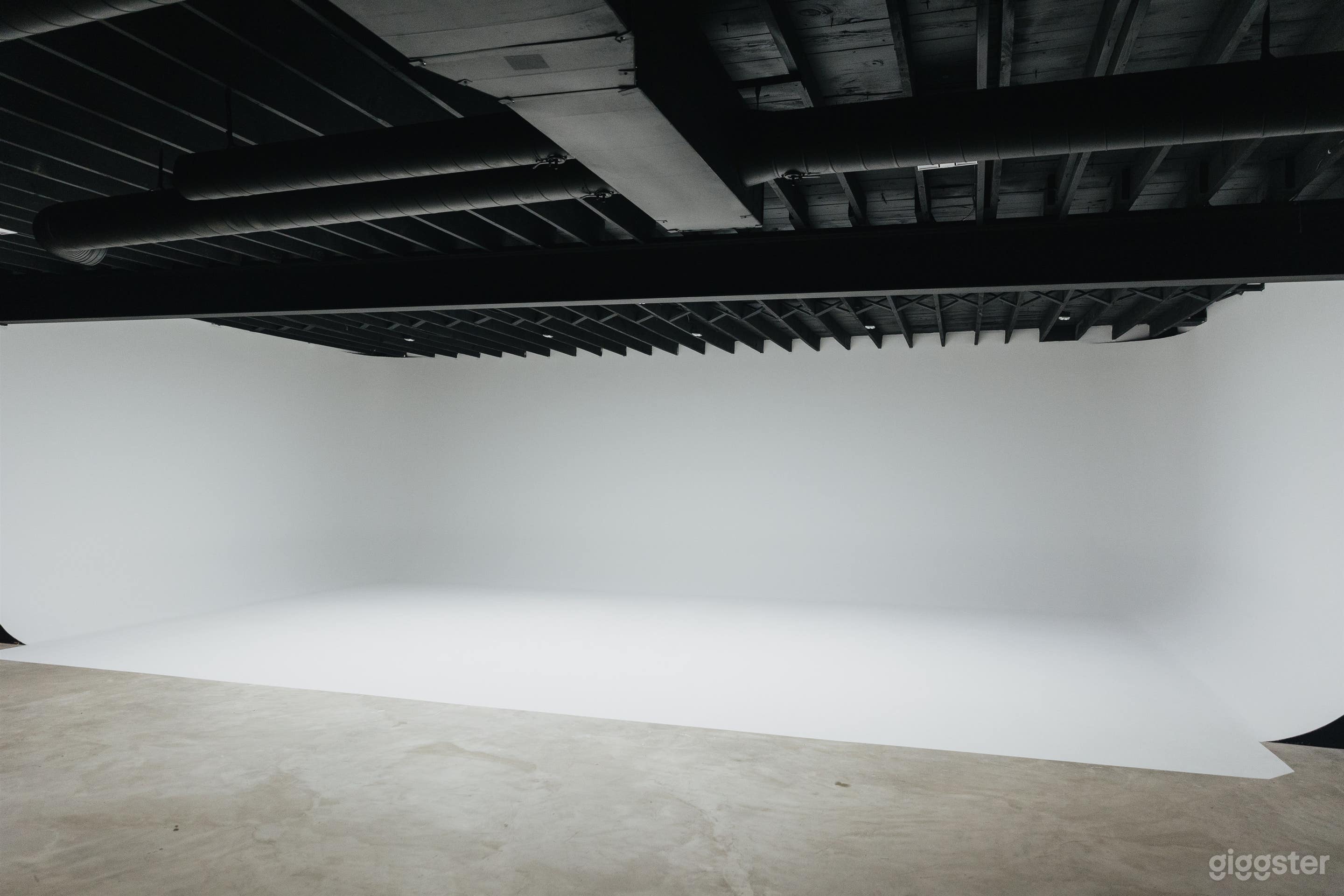 2500SQFT Sound Stage Photo 1