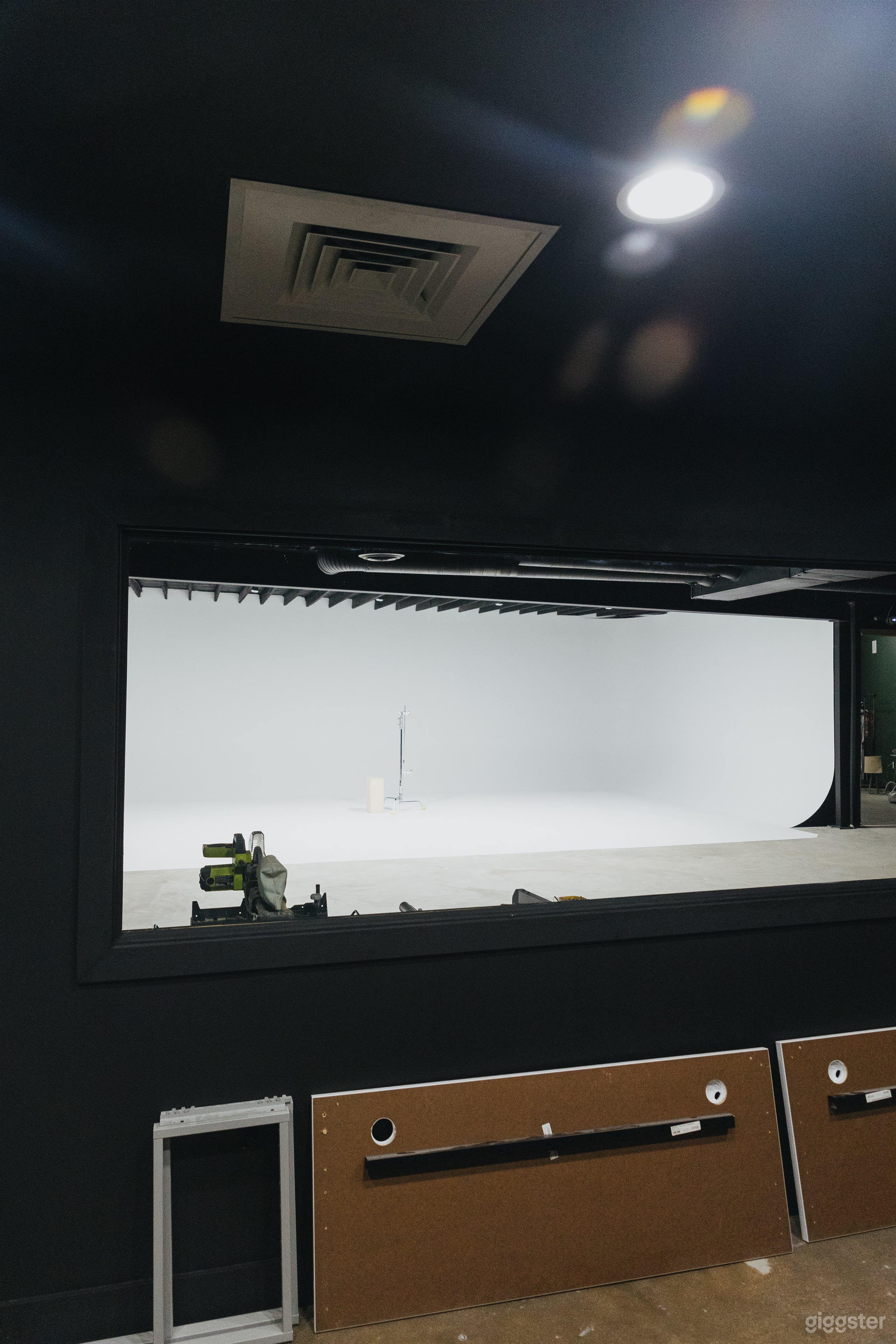 2500SQFT Sound Stage Photo 4