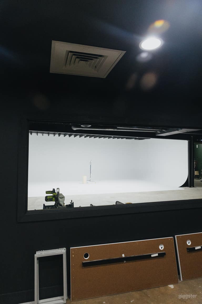  2500SQFT Sound Stage 