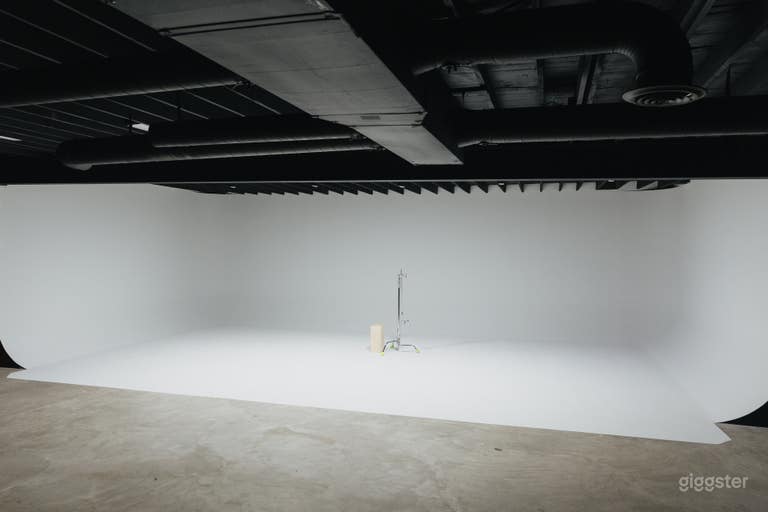  2500SQFT Sound Stage 