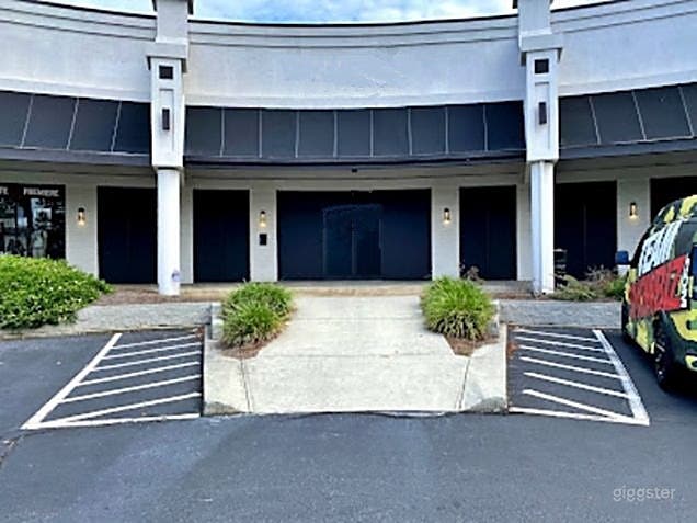 Versatile Premier Studio (Buy Out) Photo 1