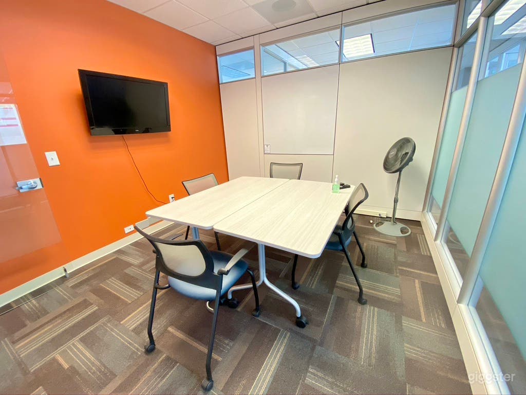 Cozy small conference room in Raleigh Photo 1