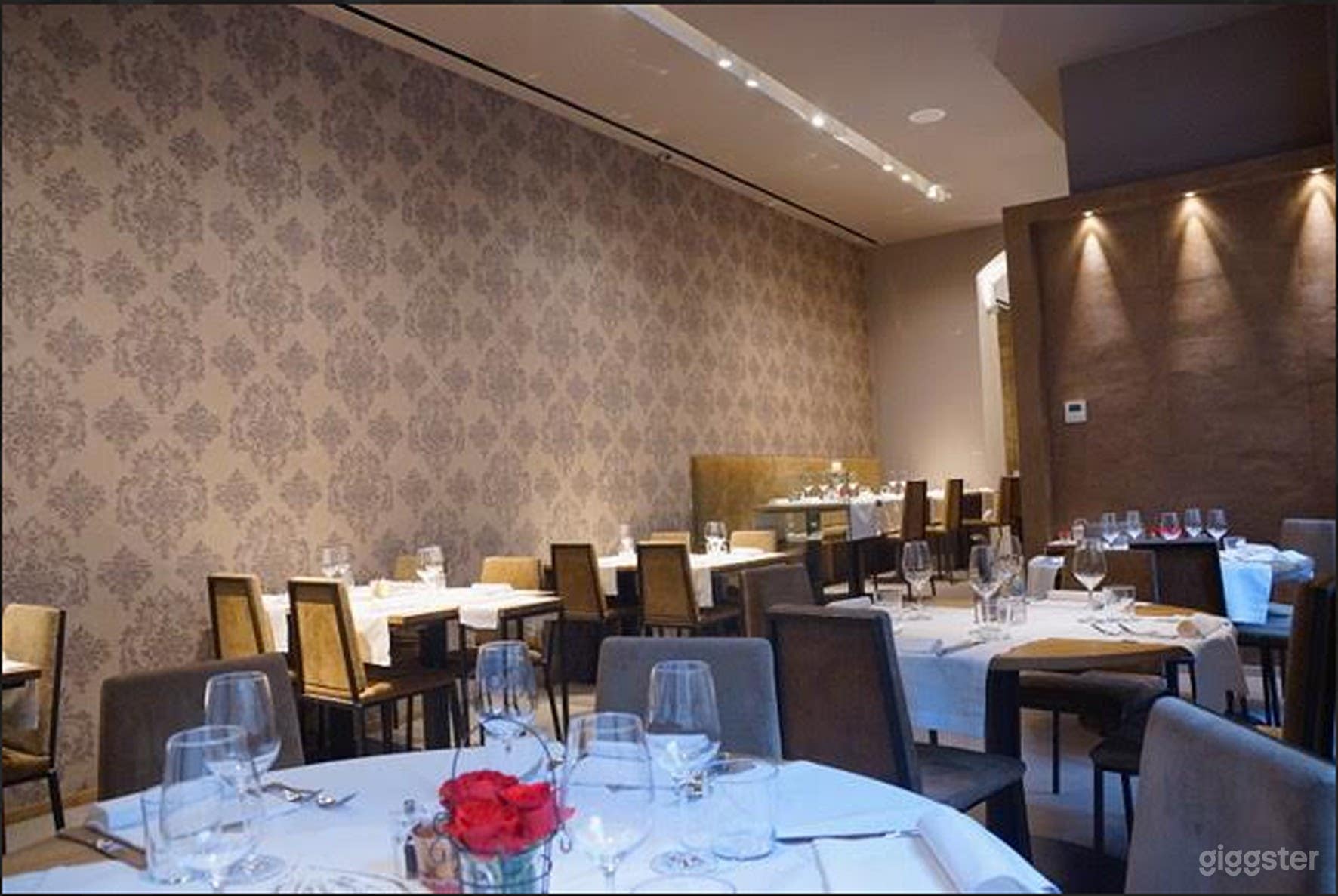 Foto di Elegant Handmade Alpin Mountain Restaurant 4