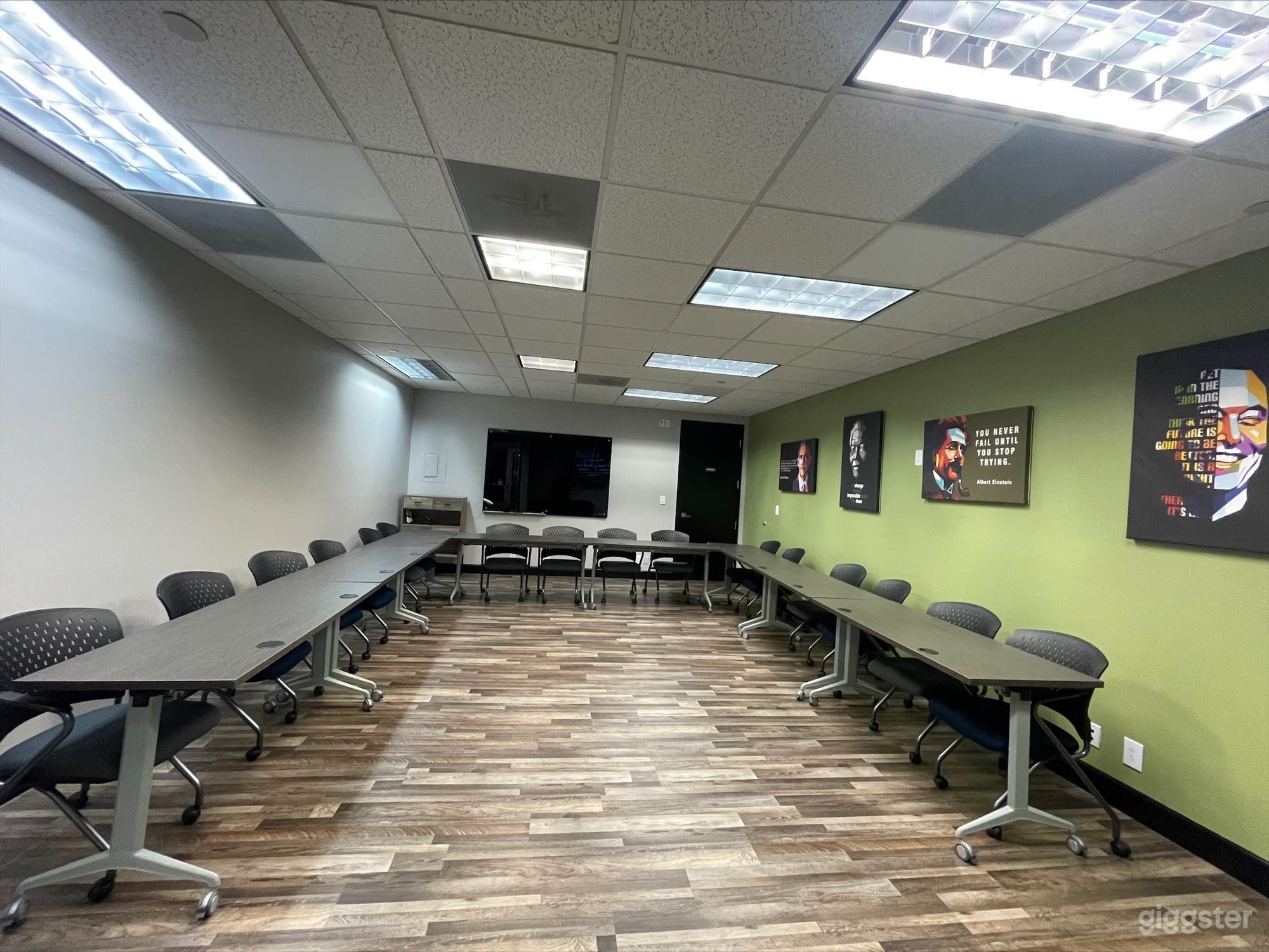 Vibrant Seminar Room in West Palm Beach Photo 3