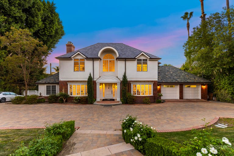  EMERSON EAST COAST ELEGANCE/ POOL/COLUMNS/ GALLERY 