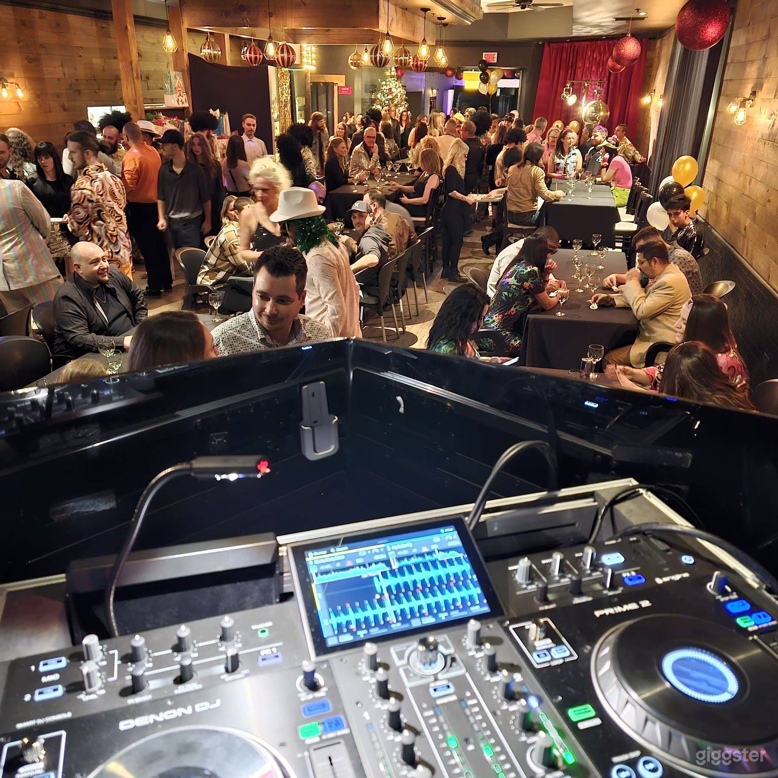 Elegant Event Room Photo 3