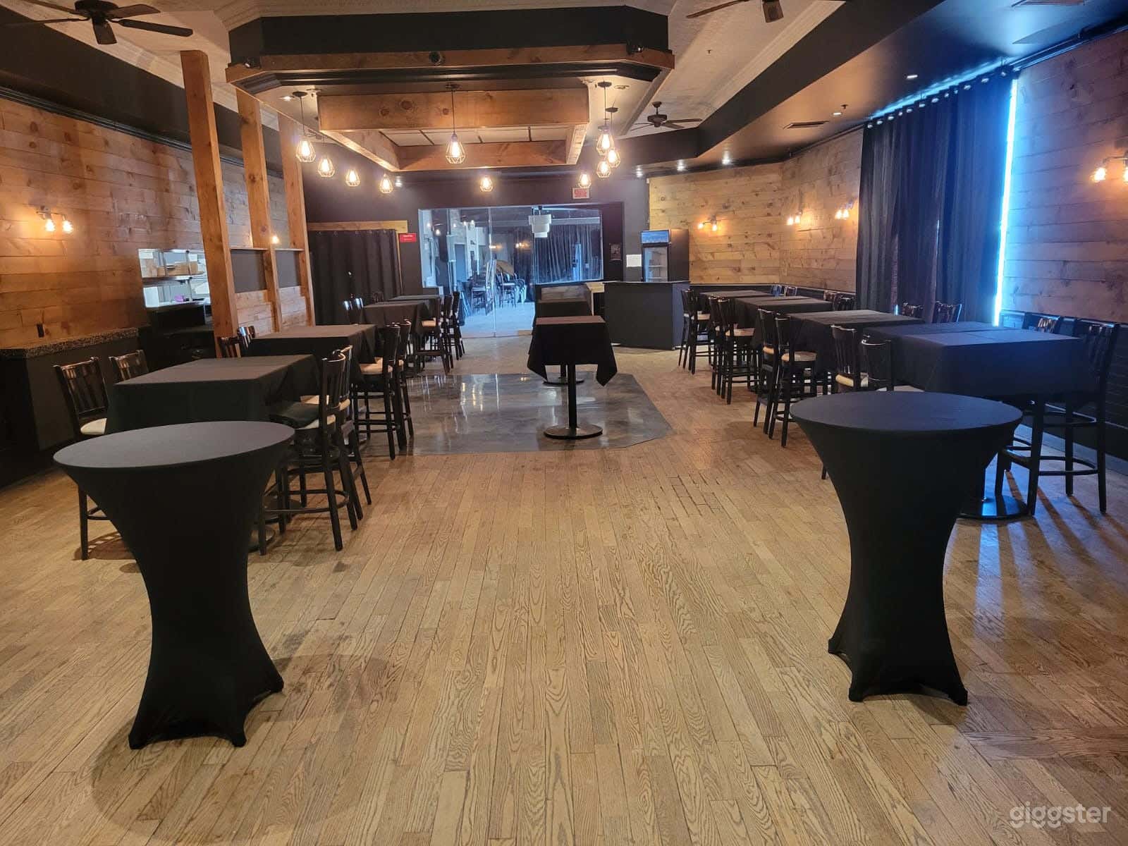 Elegant Event Room Photo 4