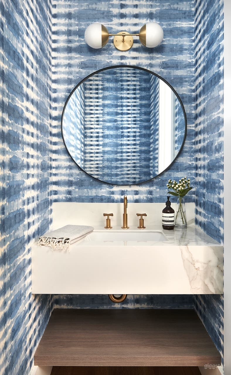 Simplicity in the city Photo 2