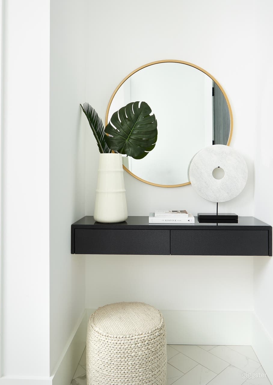 Simplicity in the city Photo 4