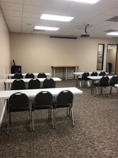  Sala de capacitación para 36 personas 