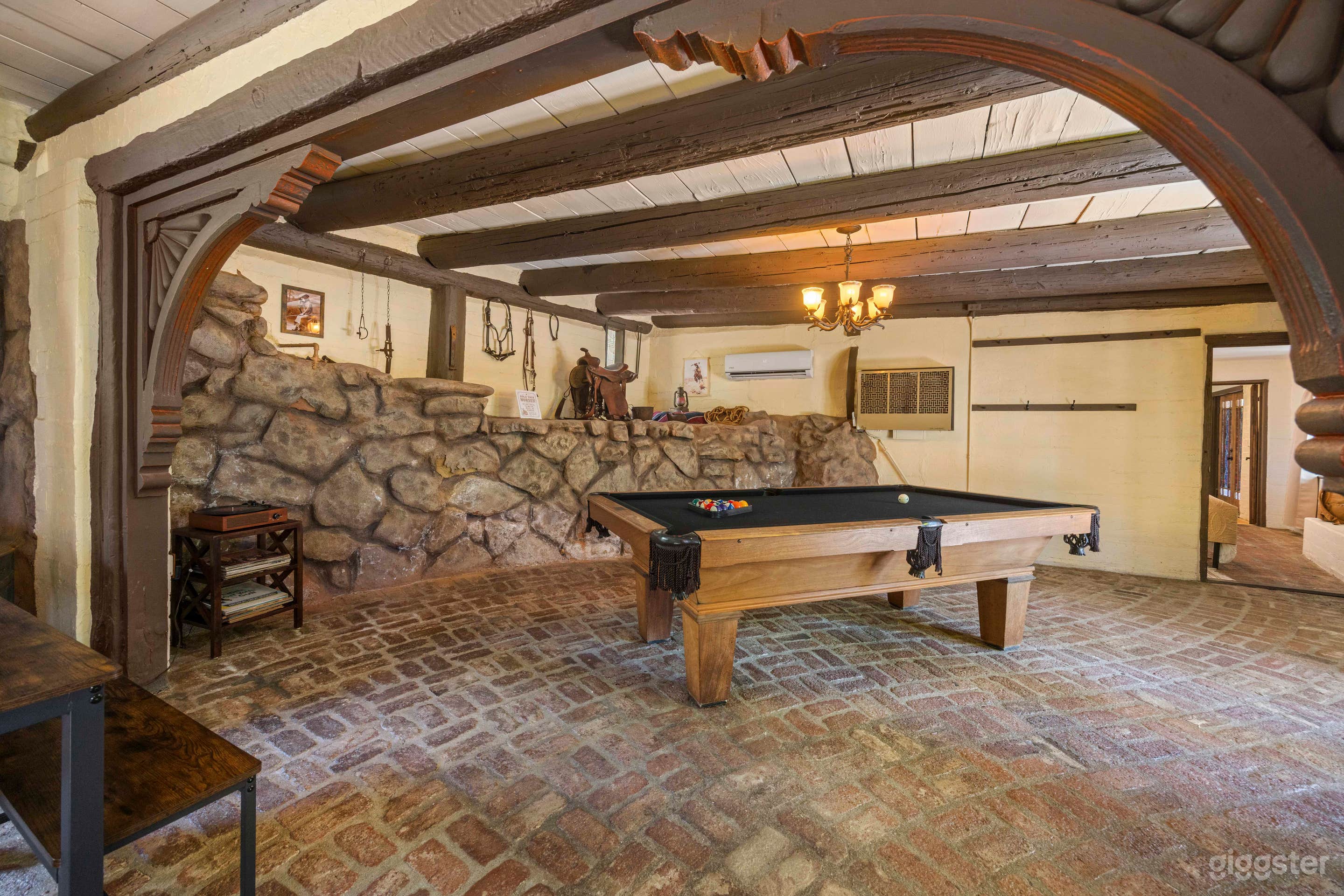 Rustic Western Cabin & Creekside Retreat Photo 3