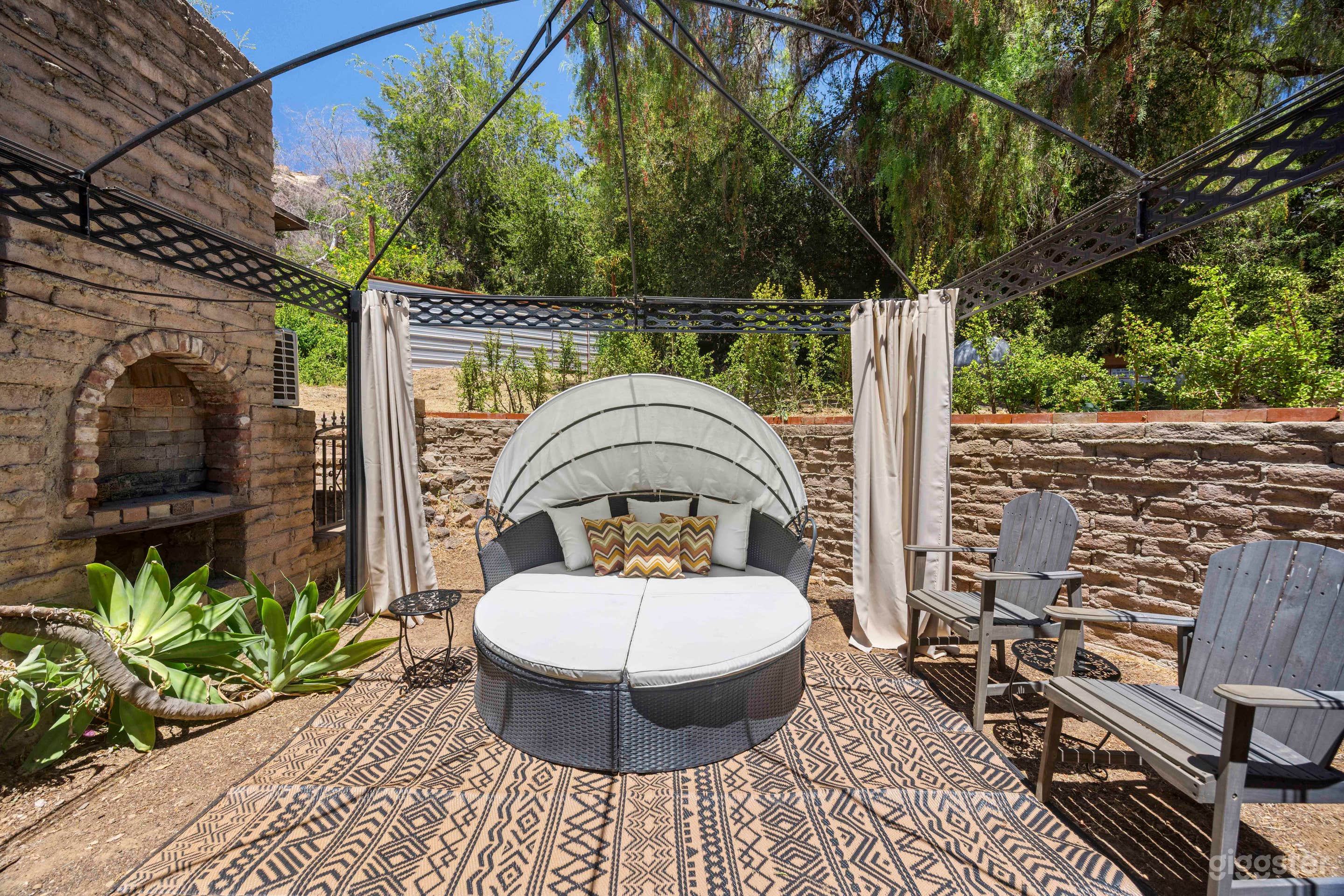 Rustic Western Cabin & Creekside Retreat Photo 4