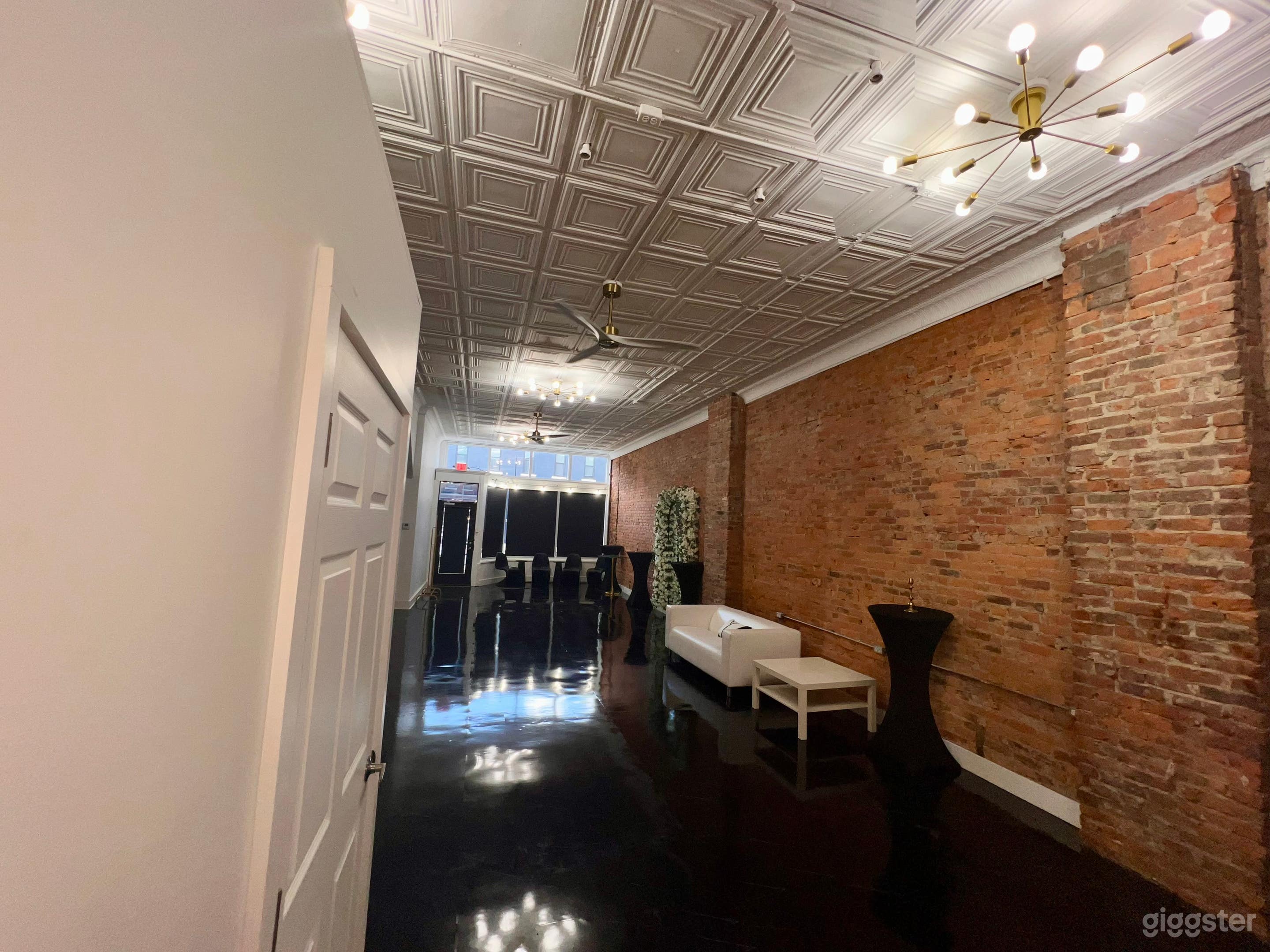 Victorian Village Chic Micro Space Photo 4