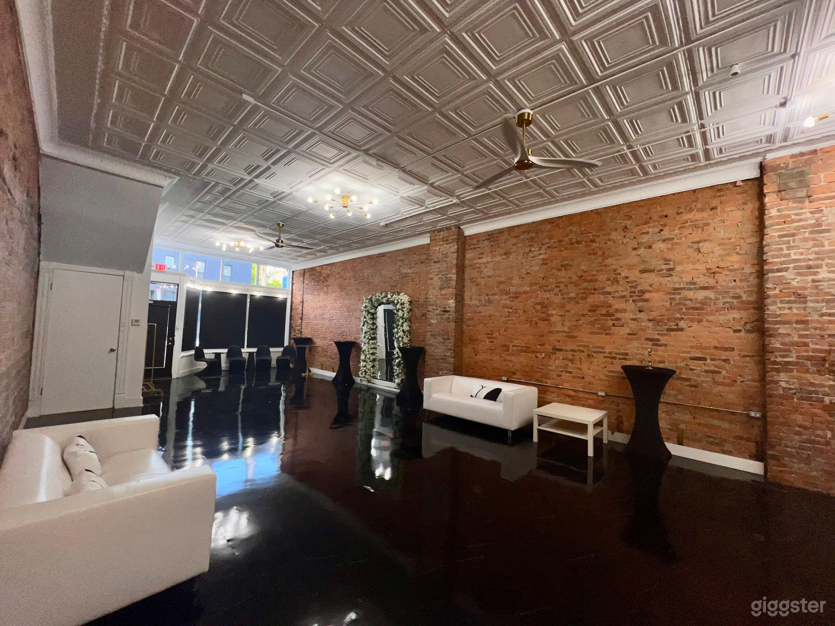 Victorian Village Chic Micro Space Photo 2