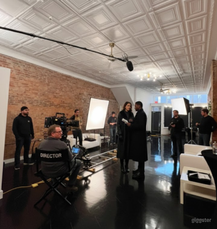 Victorian Village Chic Micro Space Photo 3