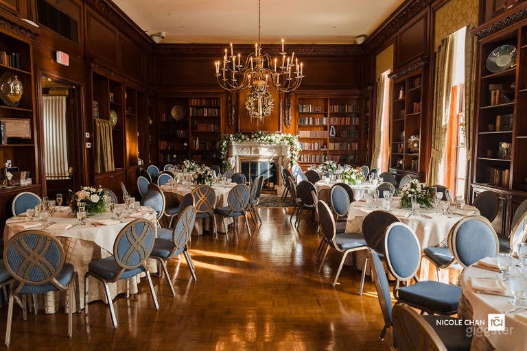 Intime Bibliothek & Bar in Bostons Beacon Hill 