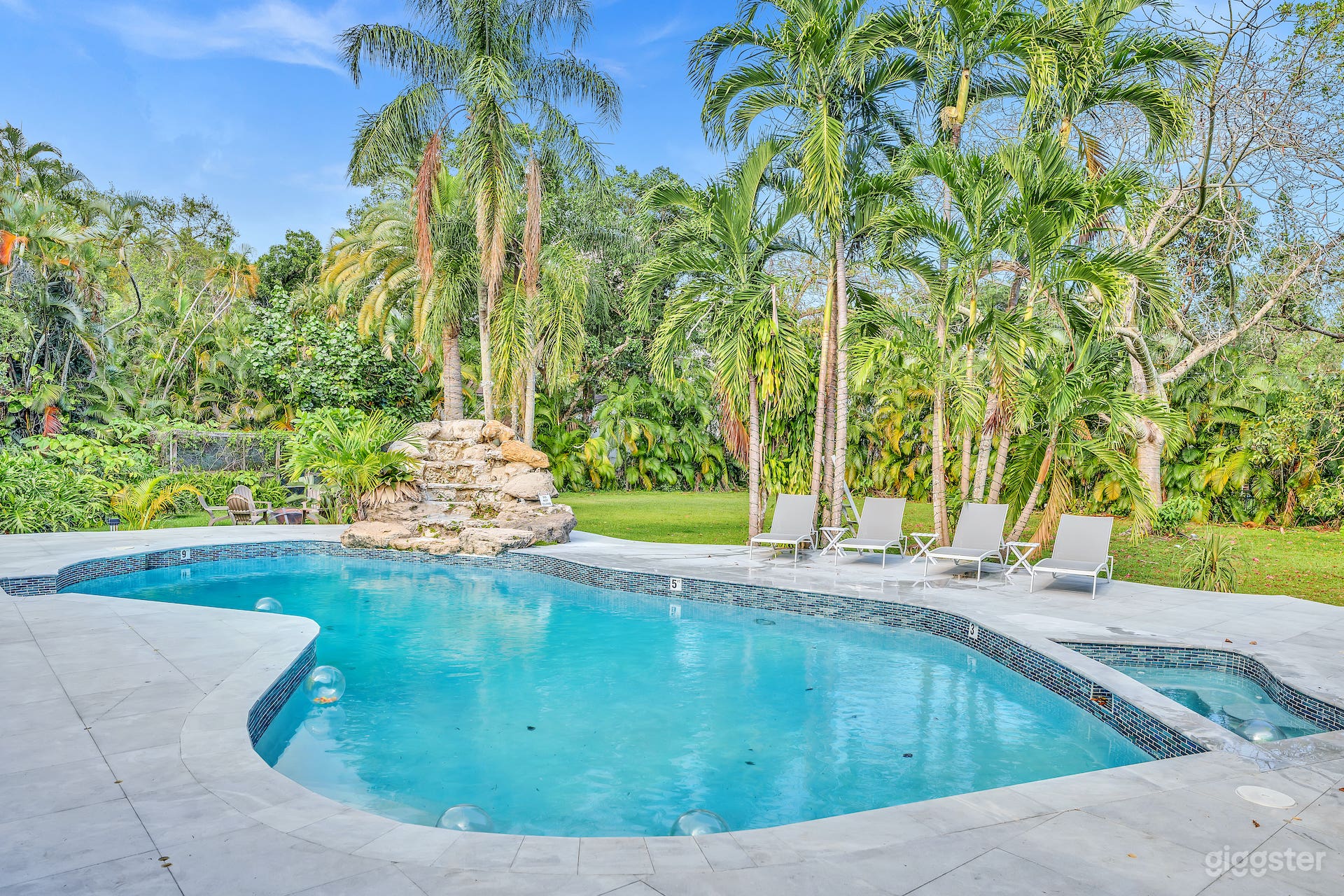 20x40 Pool from 3ft-9ft Depths