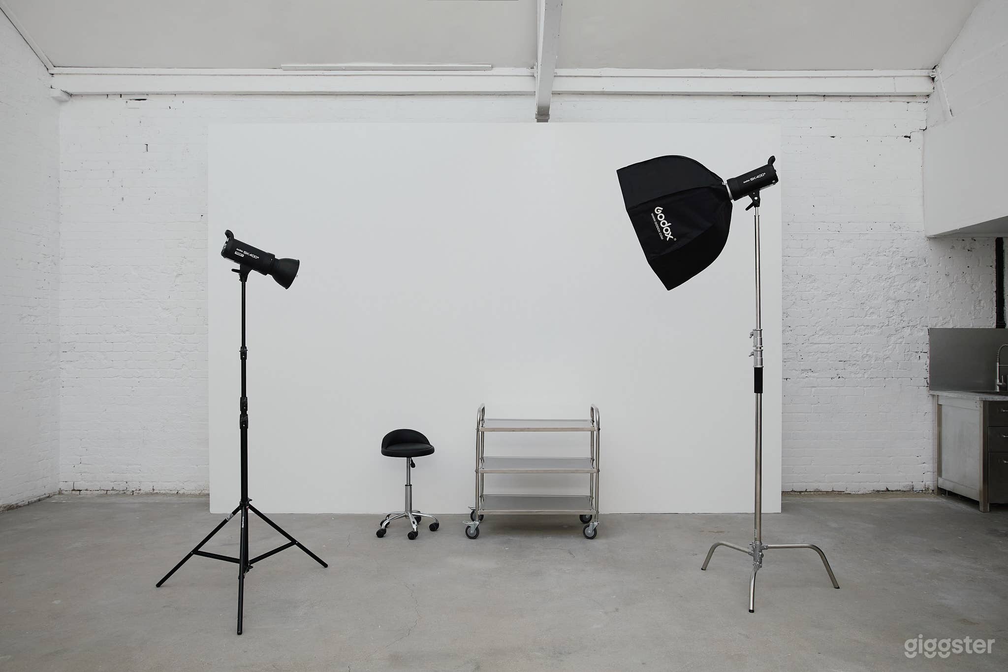 High Ceilings Warehouse Studio in Clapton Photo 3