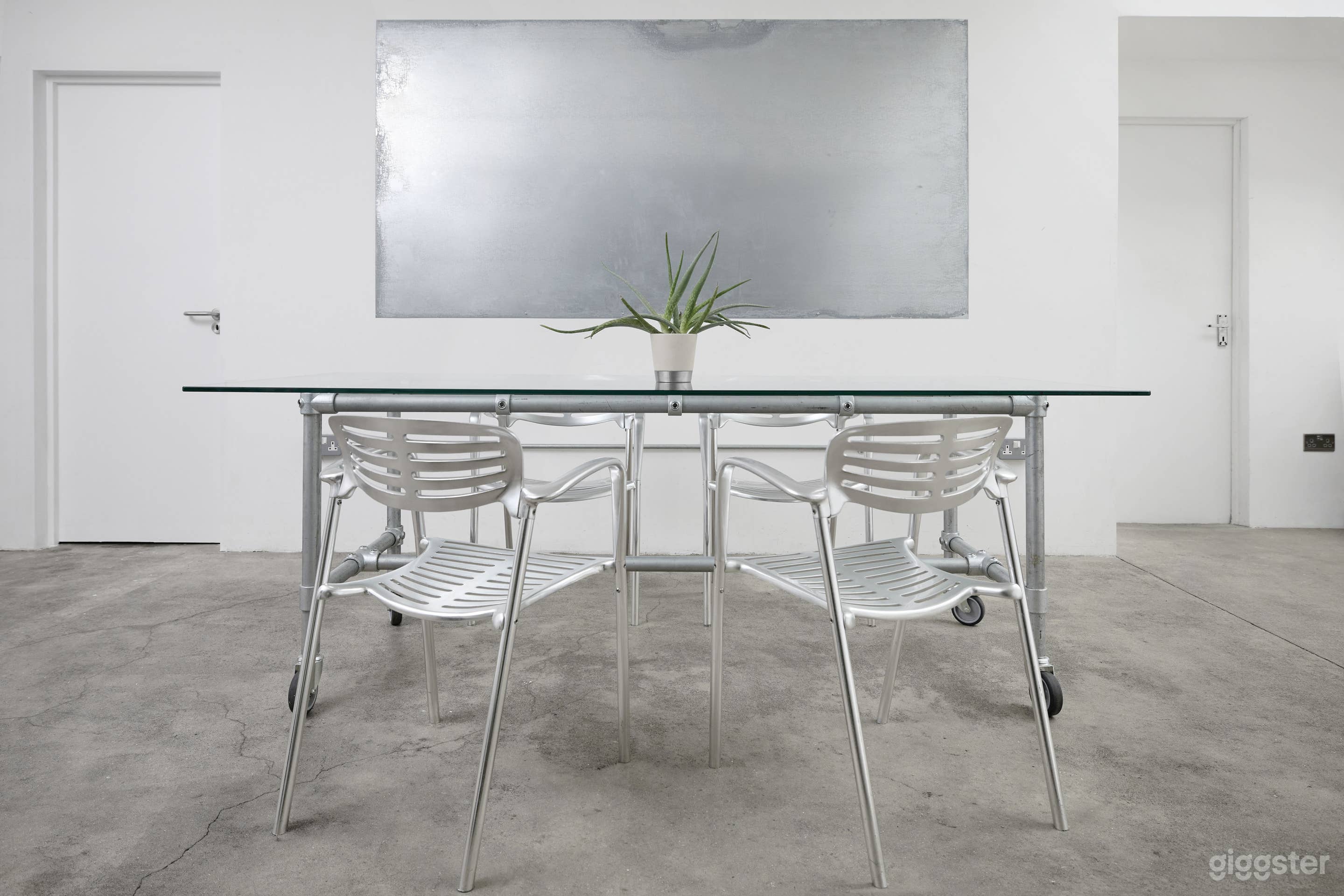 Skylight Loft Studio with Terrace Photo 3