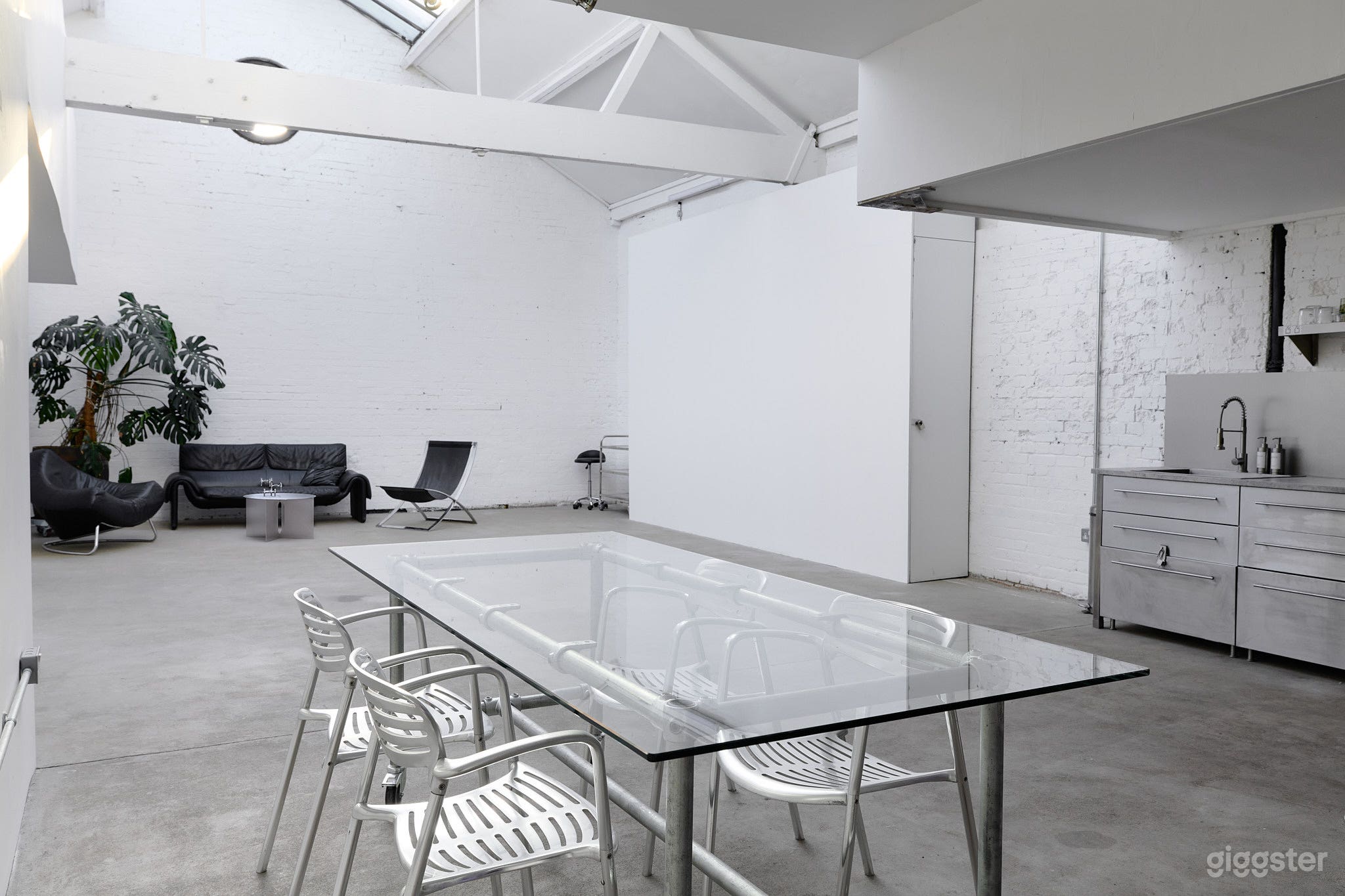 High Ceilings Warehouse Studio in Clapton Photo 1