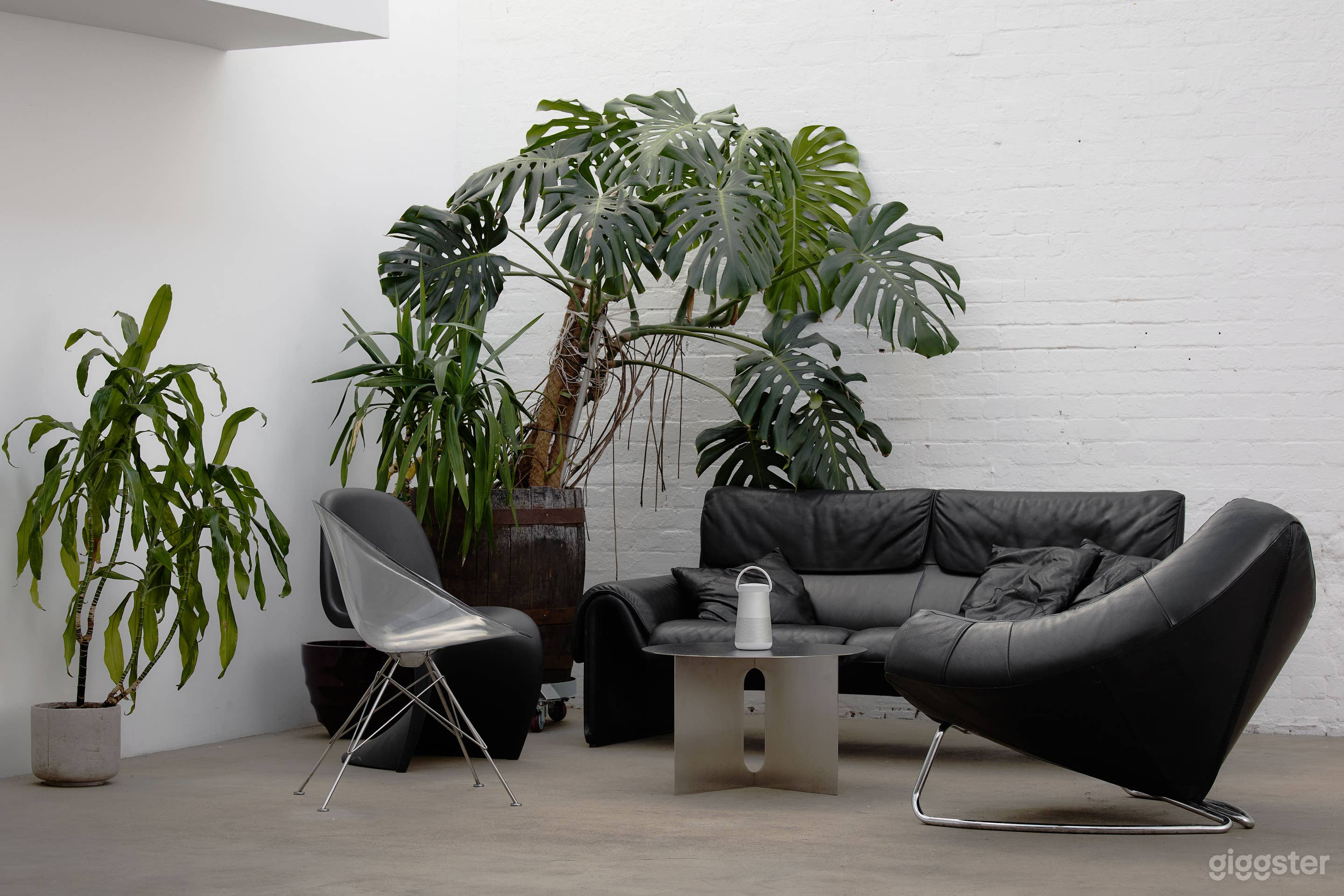 Skylight Loft Studio with Terrace Photo 4