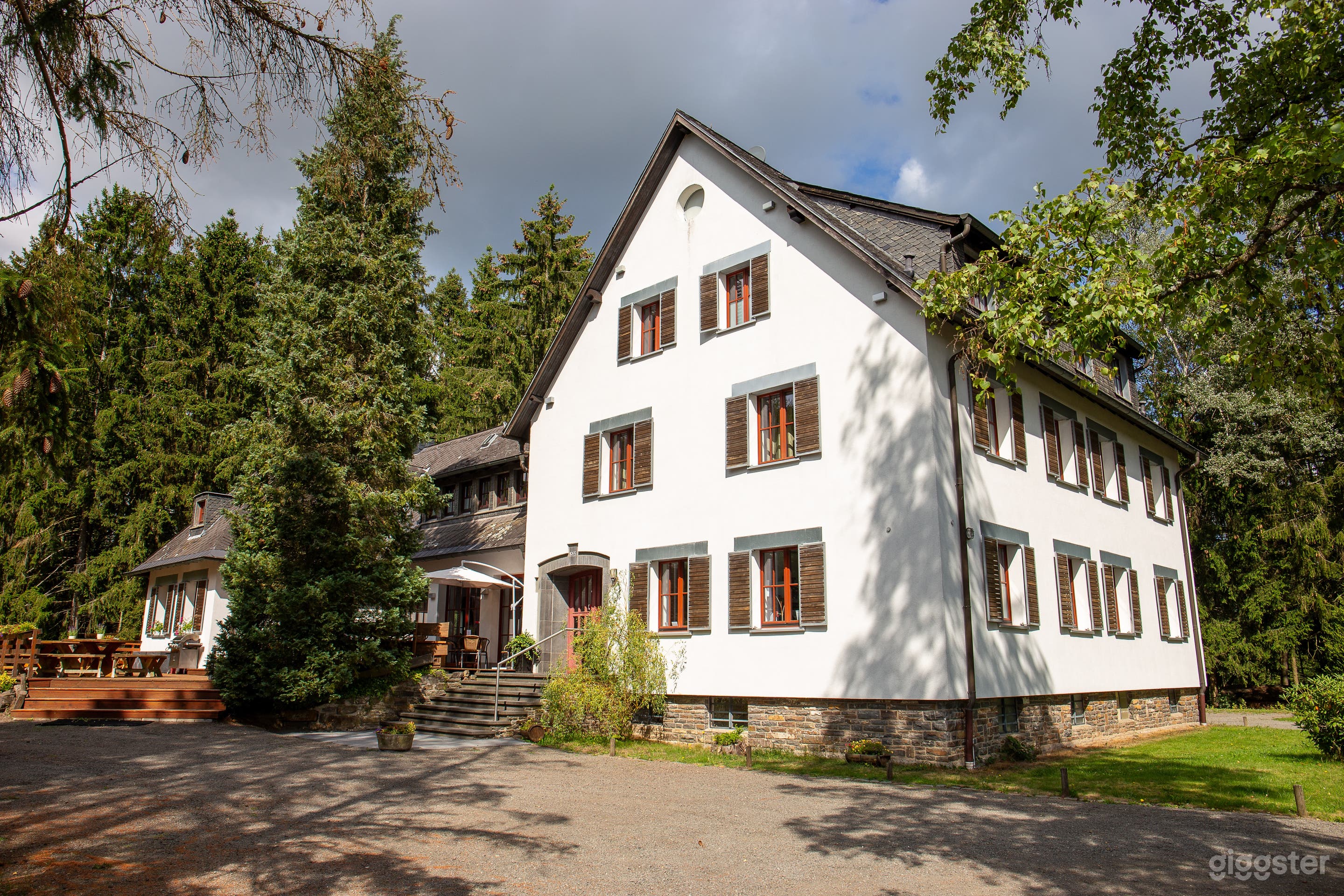 Friedlicher Wald-Rfcckzugsort 26amp; exklusiver Veranstaltungsort in der Eifel Foto 2