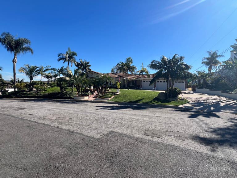  Spacious outdoor filming & recording. Beautiful backgrounds 