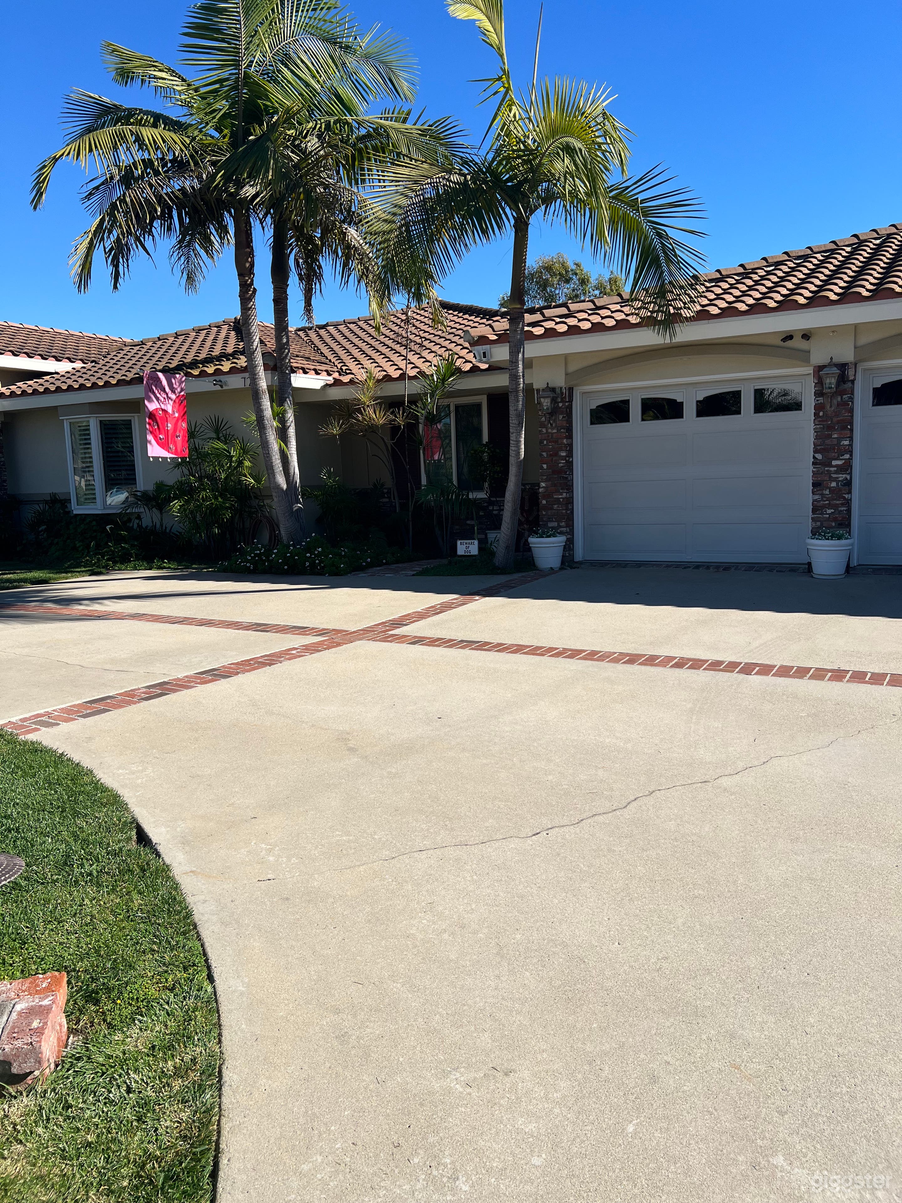 Spacious outdoor filming & recording. Beautiful backgrounds Photo 4