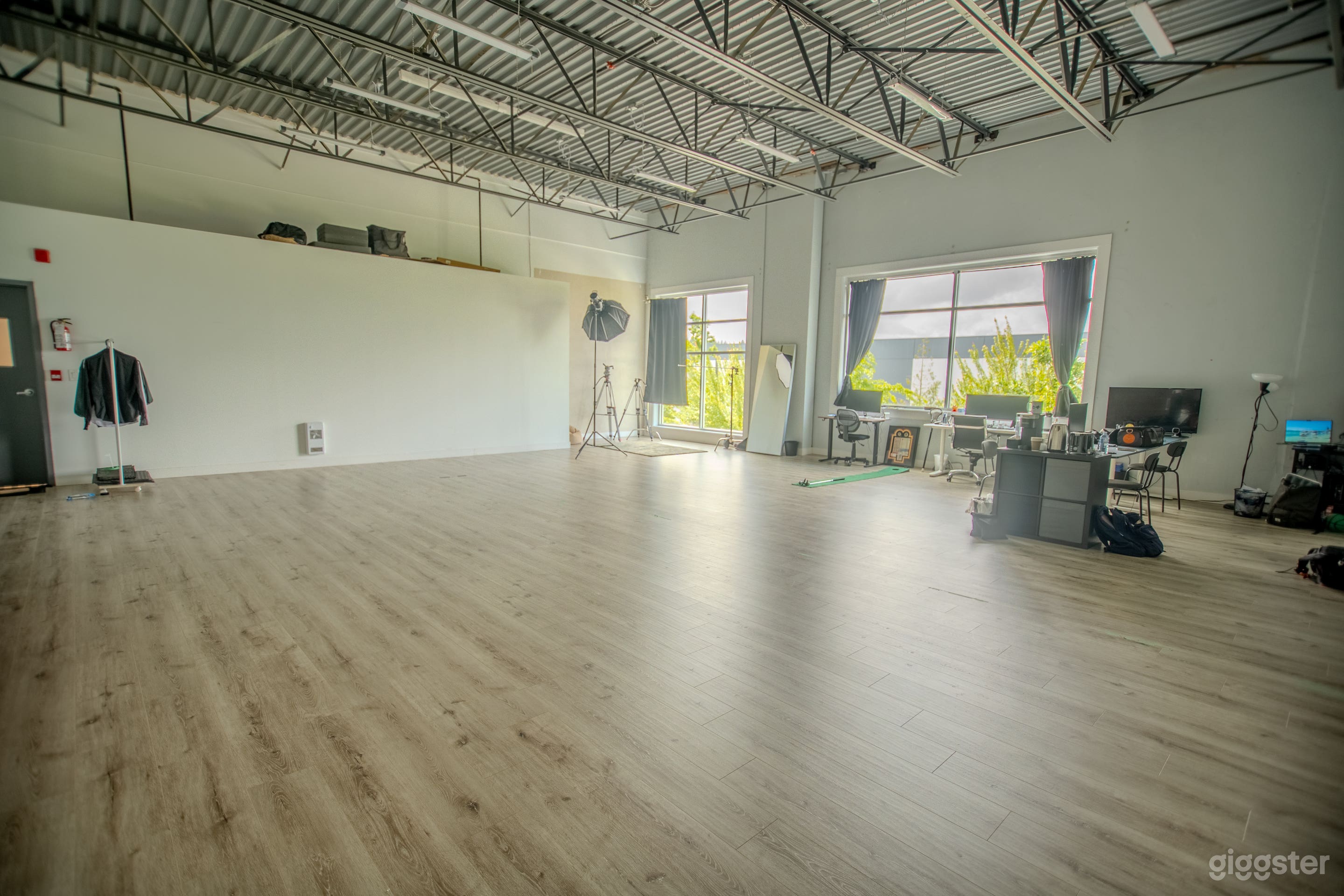 Bright, High-Ceiling Creative Studio in the Tri-Cities Photo 1