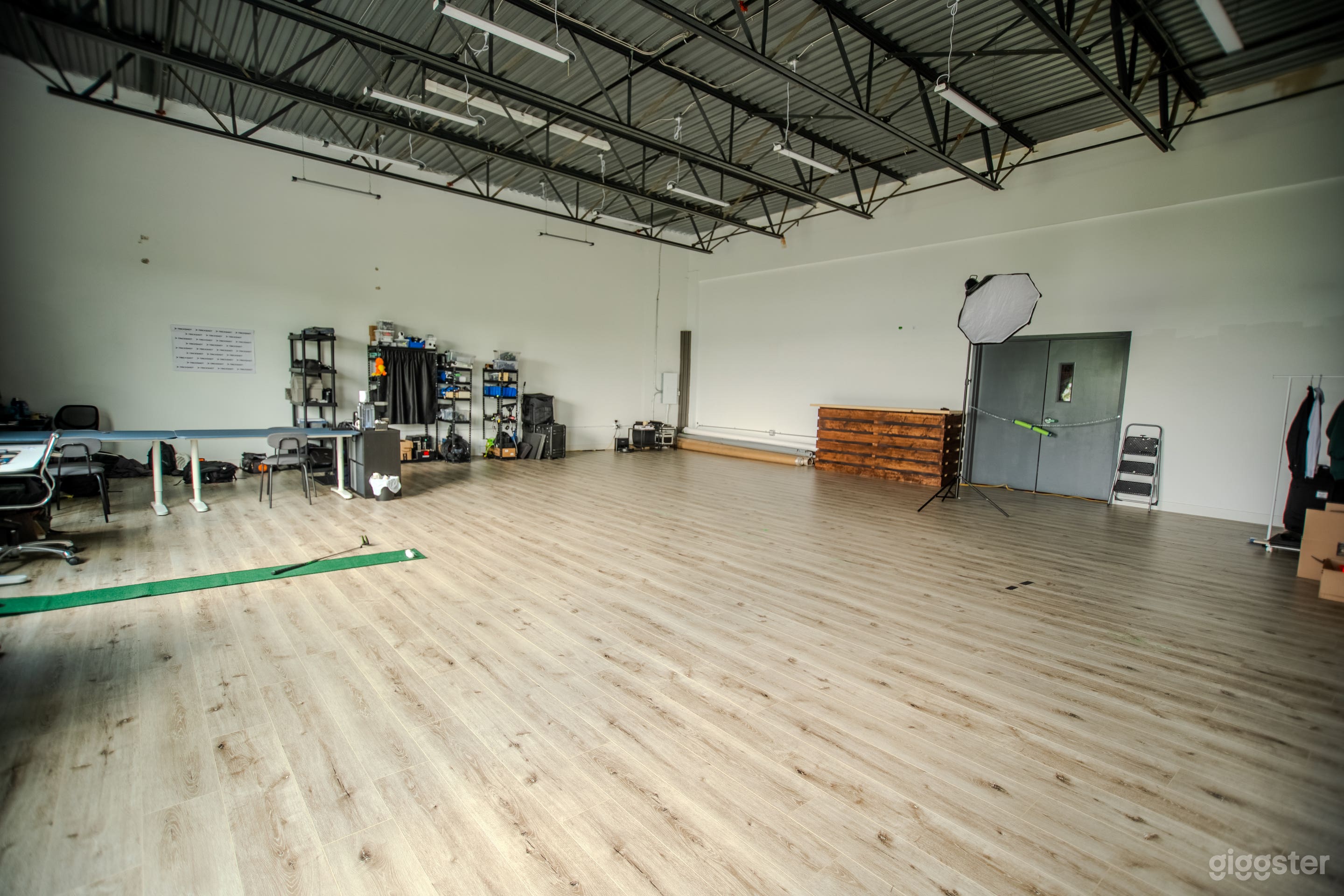 Bright, High-Ceiling Creative Studio in the Tri-Cities Photo 4