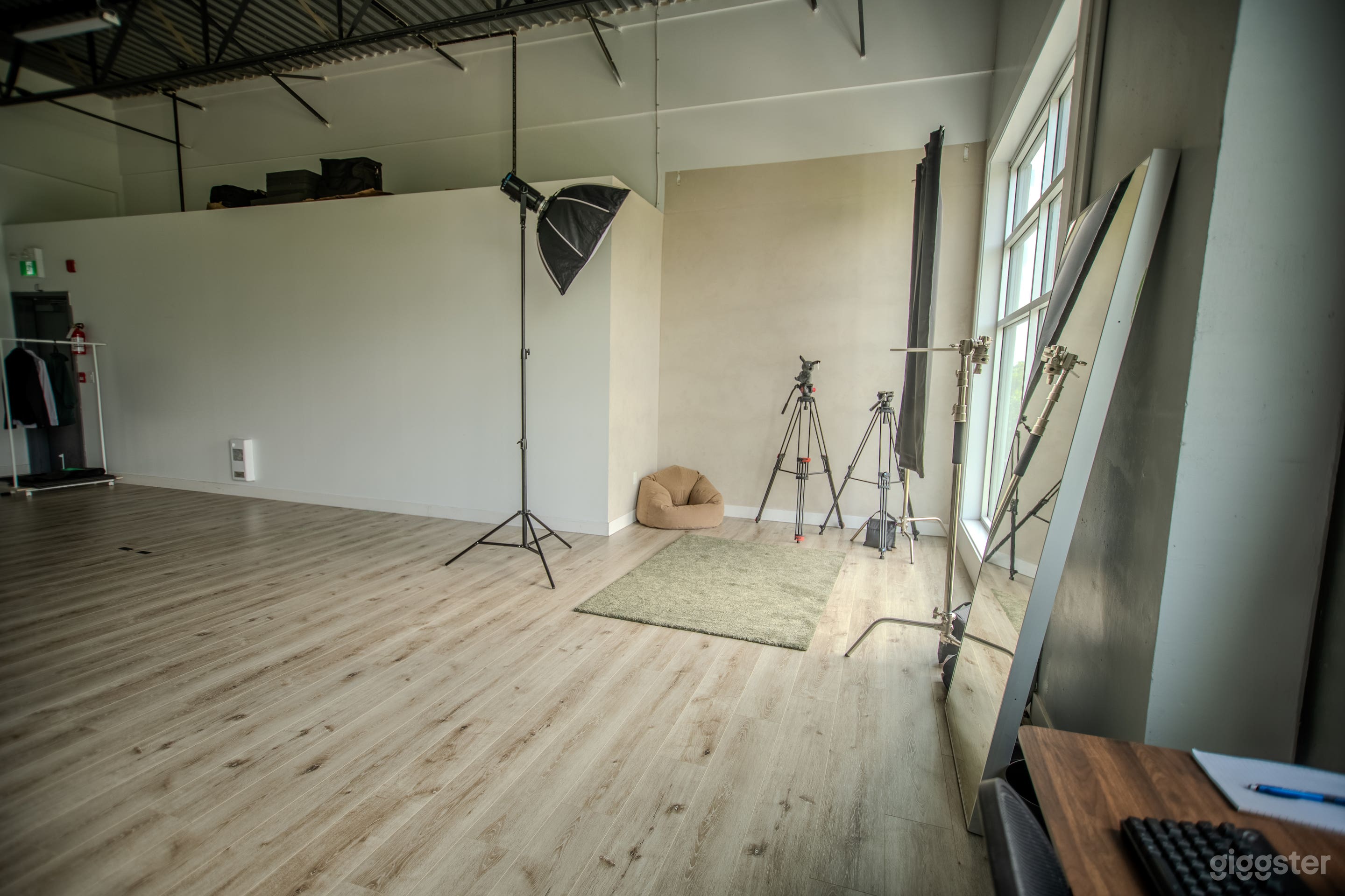 Bright, High-Ceiling Creative Studio in the Tri-Cities Photo 3
