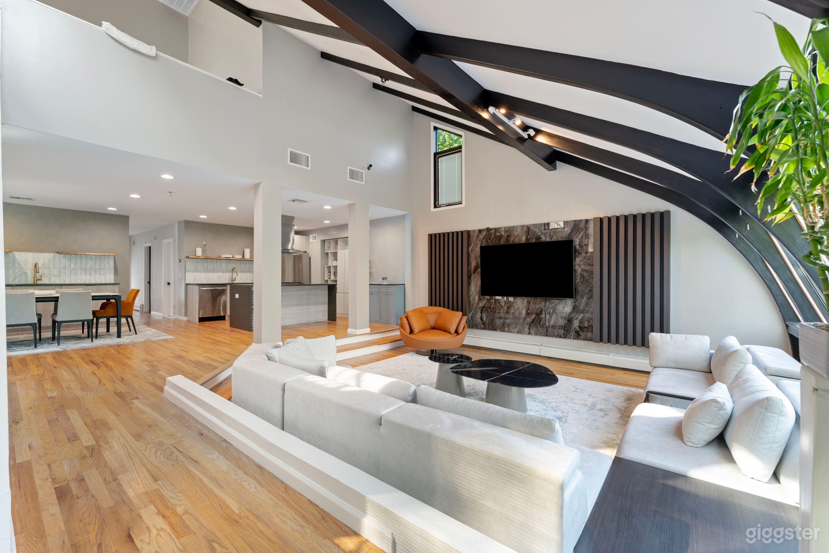 Outside NYC - Luxurious Masterpiece Photo 1