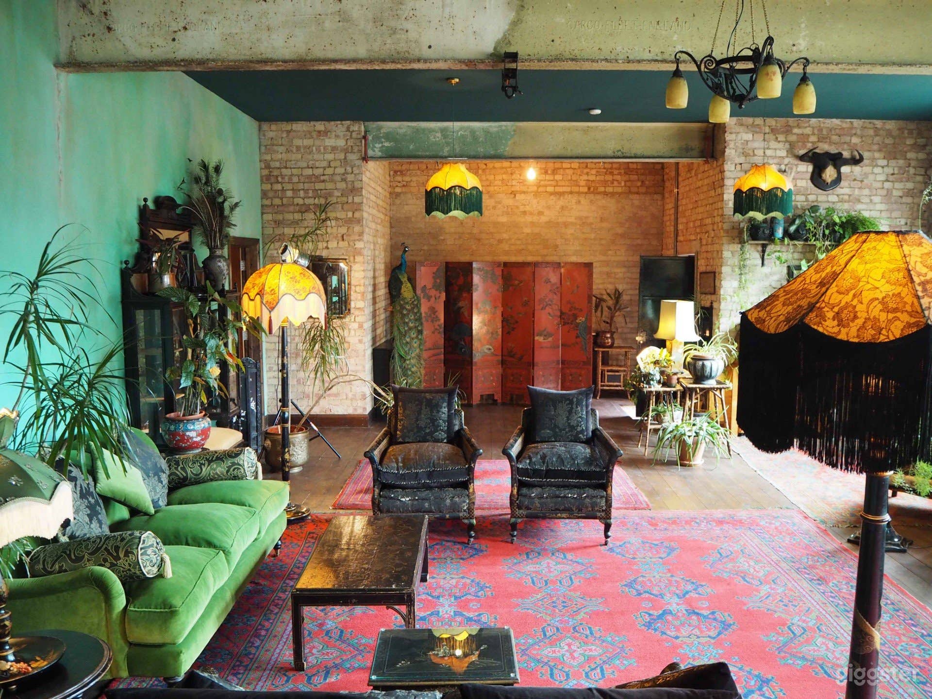 Luxury Loft Apartment with Period set &amp; Rooftop Photo 3