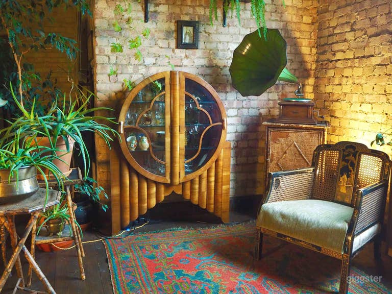  Luxury Loft Apartment with Period set & Rooftop 