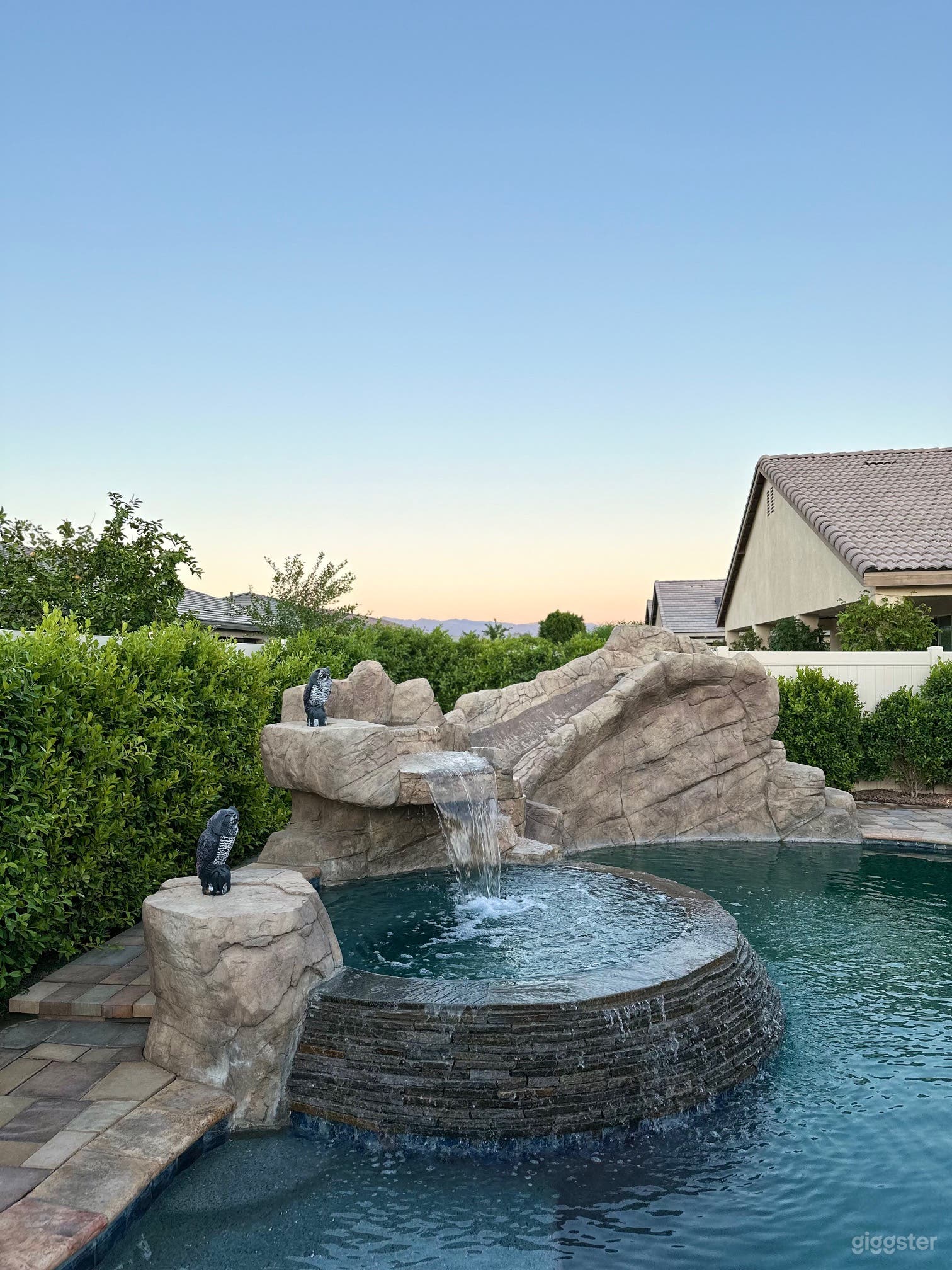 Pool, Waterslide, Waterfall, Spa, BBQ, Fire Pit ++ Photo 3