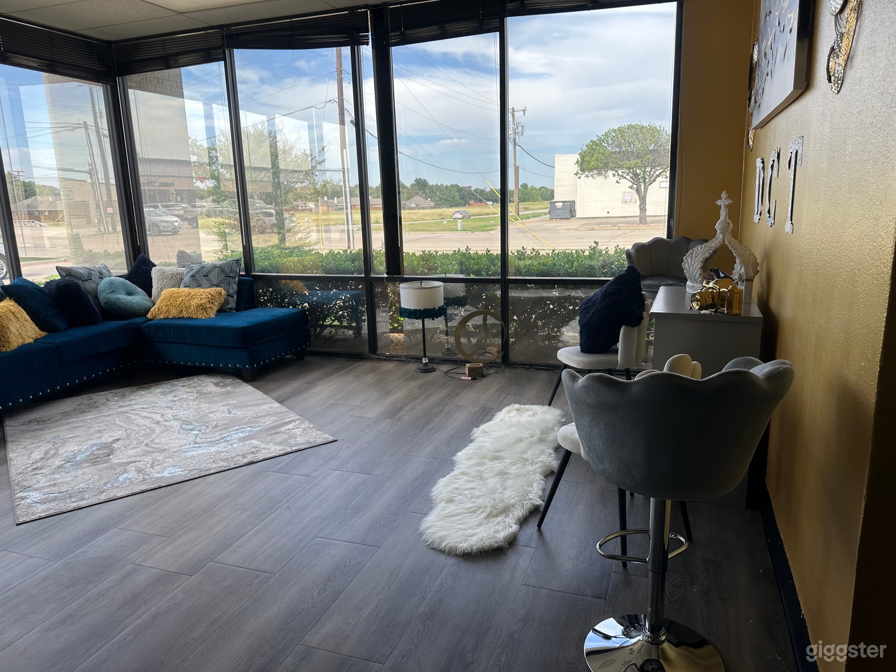 Unique Photography, birthday rental &amp; More Photo 3