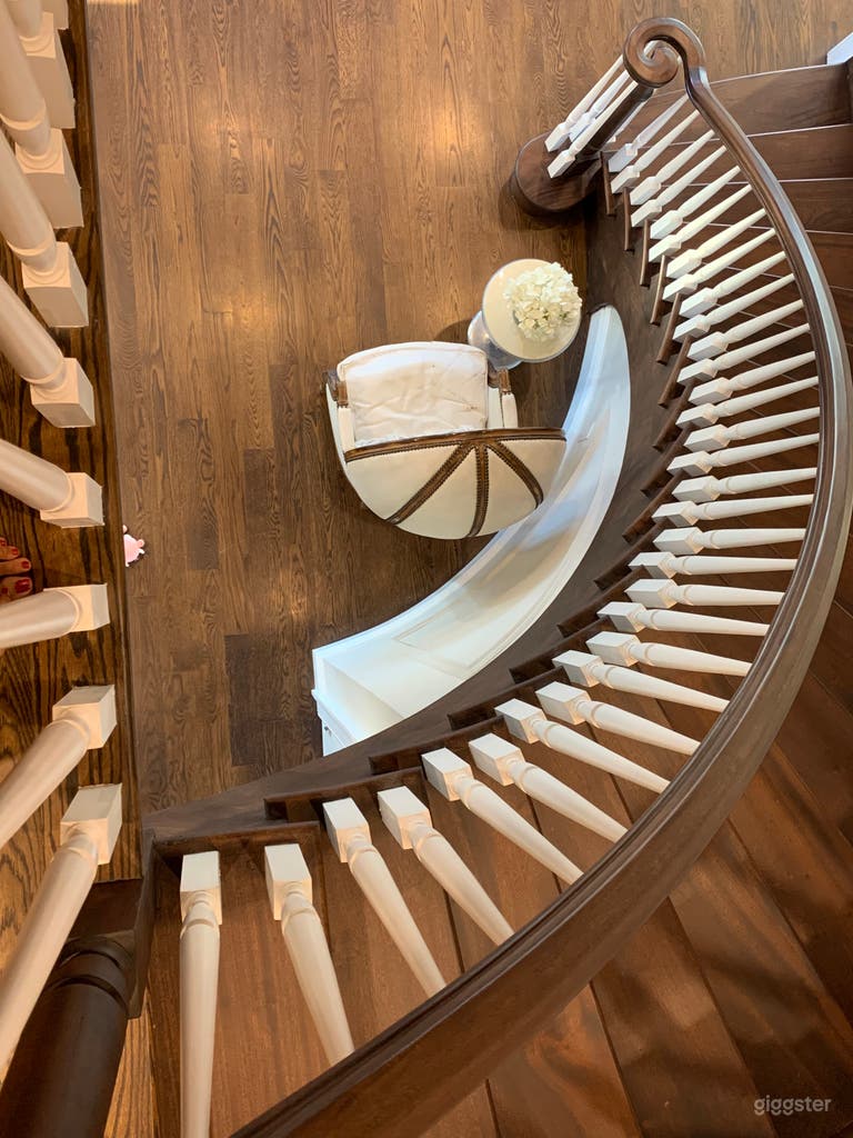  Curved Staircase View From Second Floor 