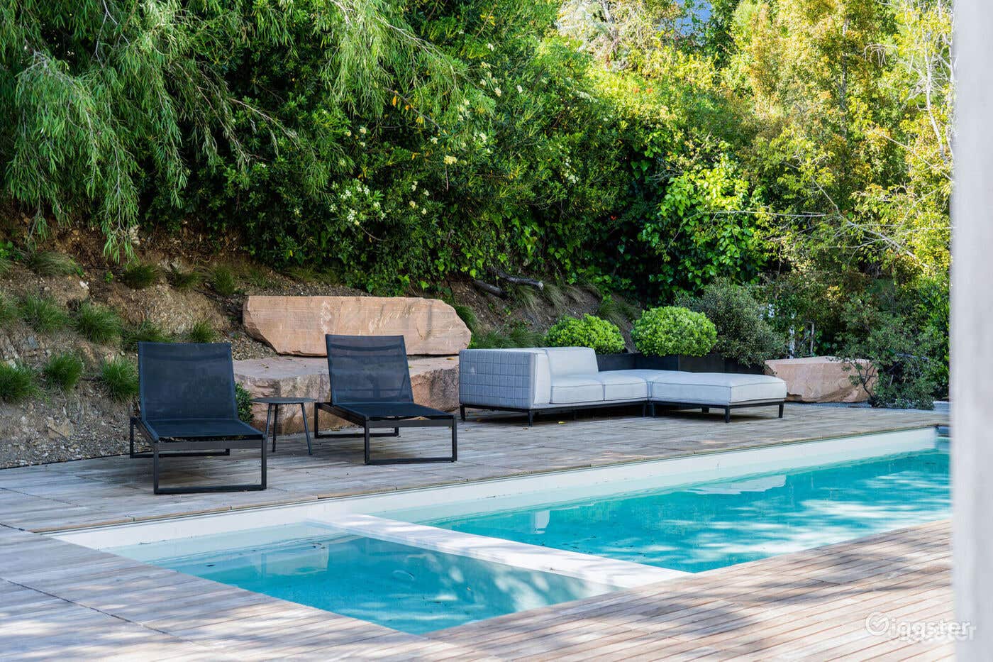 FUTURISTIC ART DECO MANSION/POOL Photo 2