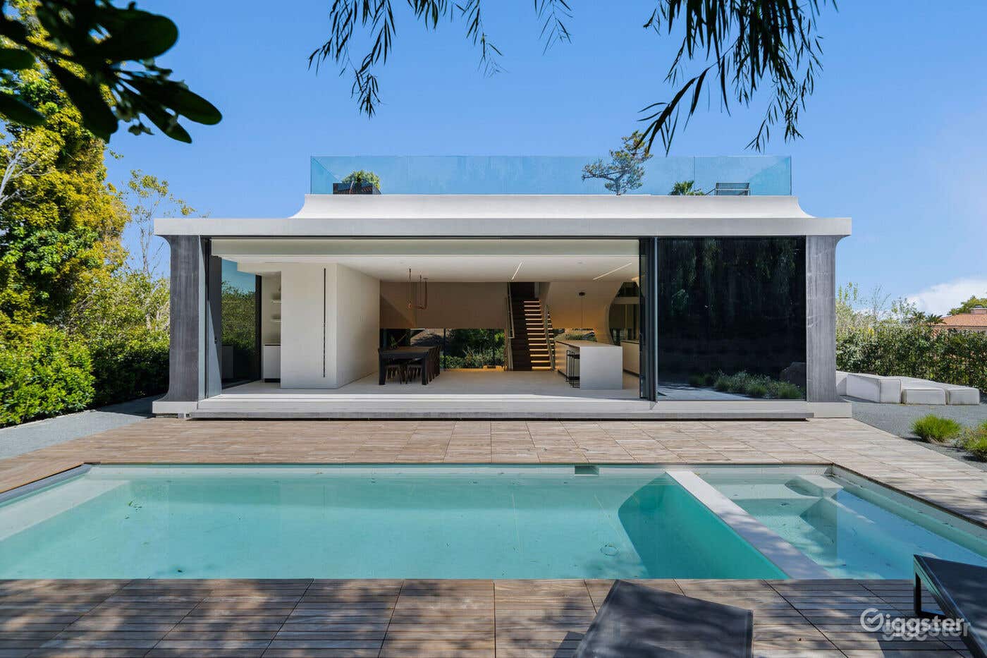 FUTURISTIC ART DECO MANSION/POOL Photo 3