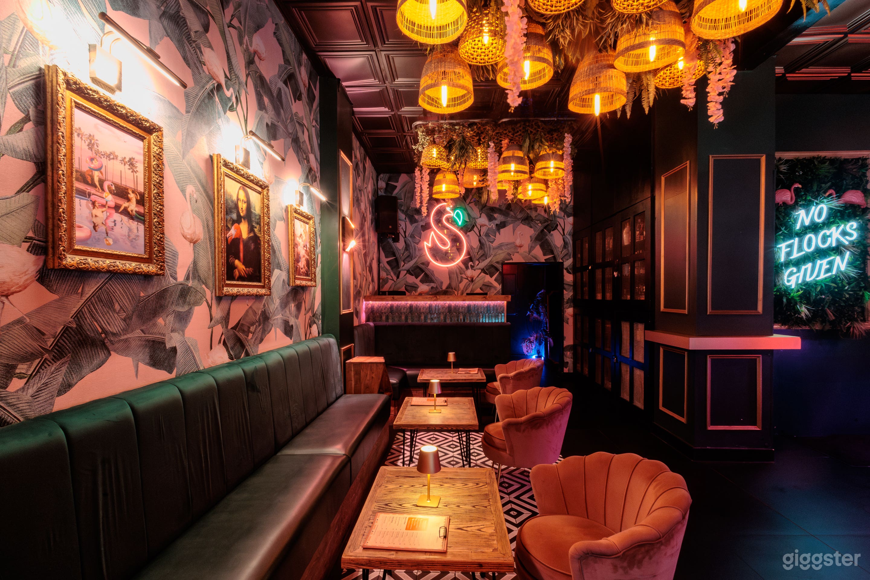 Vibrant Downtown Miami Cocktail Bar with Tropical Flair Photo 4