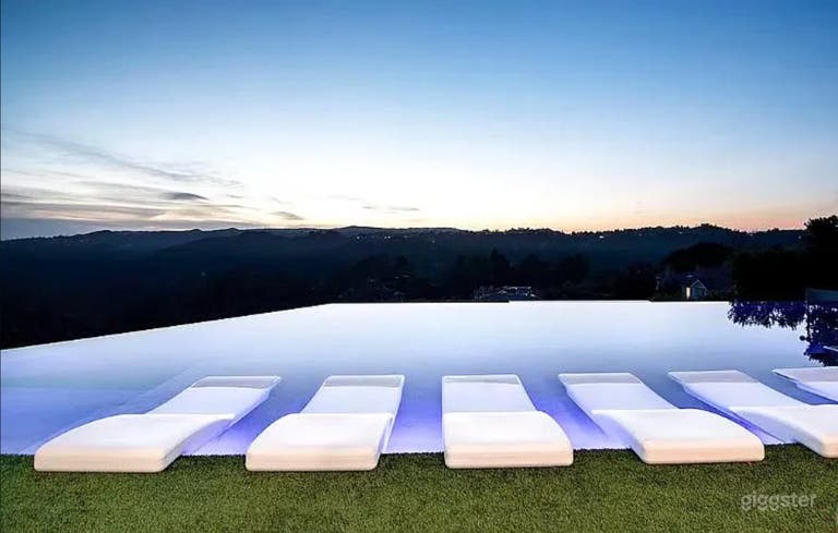  BLACK TIE MODERN: LUXE VILLA DREAM POOL & VISTAS 
