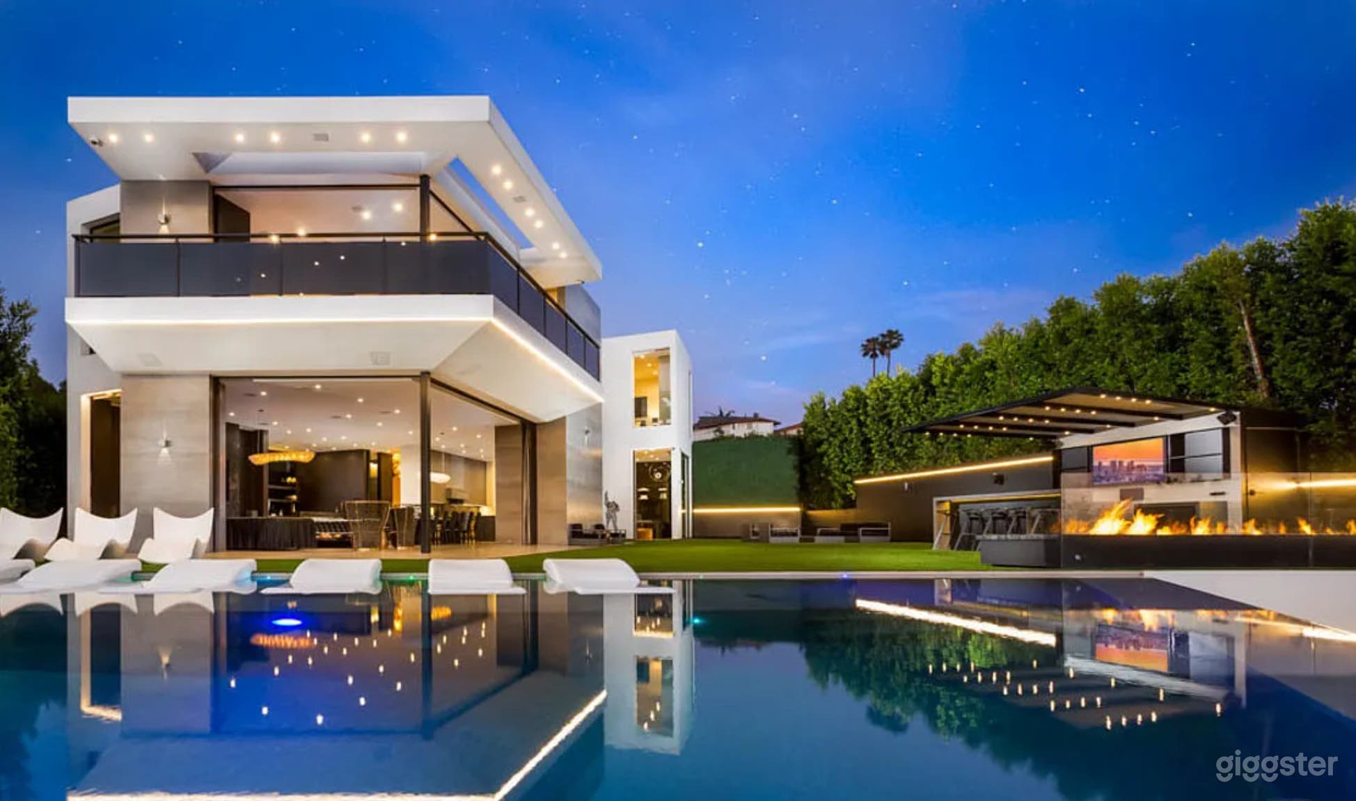 BLACK TIE MODERN: LUXE VILLA DREAM POOL &amp; VISTAS Photo 3