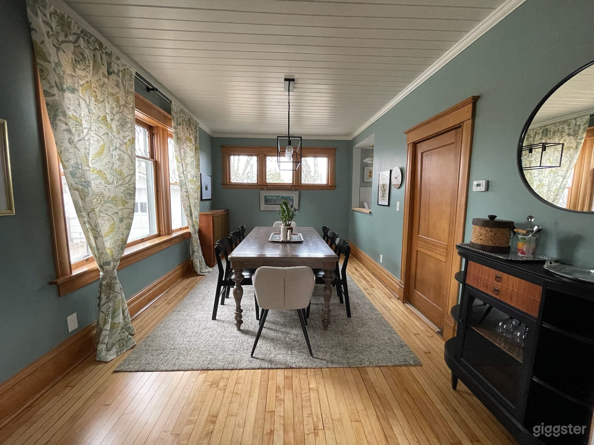 Dining room with punchout for kitchen and mini bar